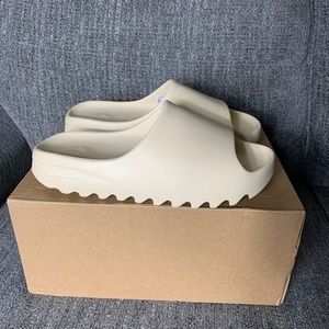 YEEZY Slide Color Bone Size 11
